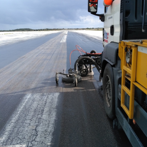 Runway rubber removal
