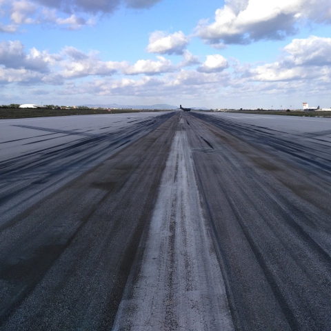 Runway rubber removal